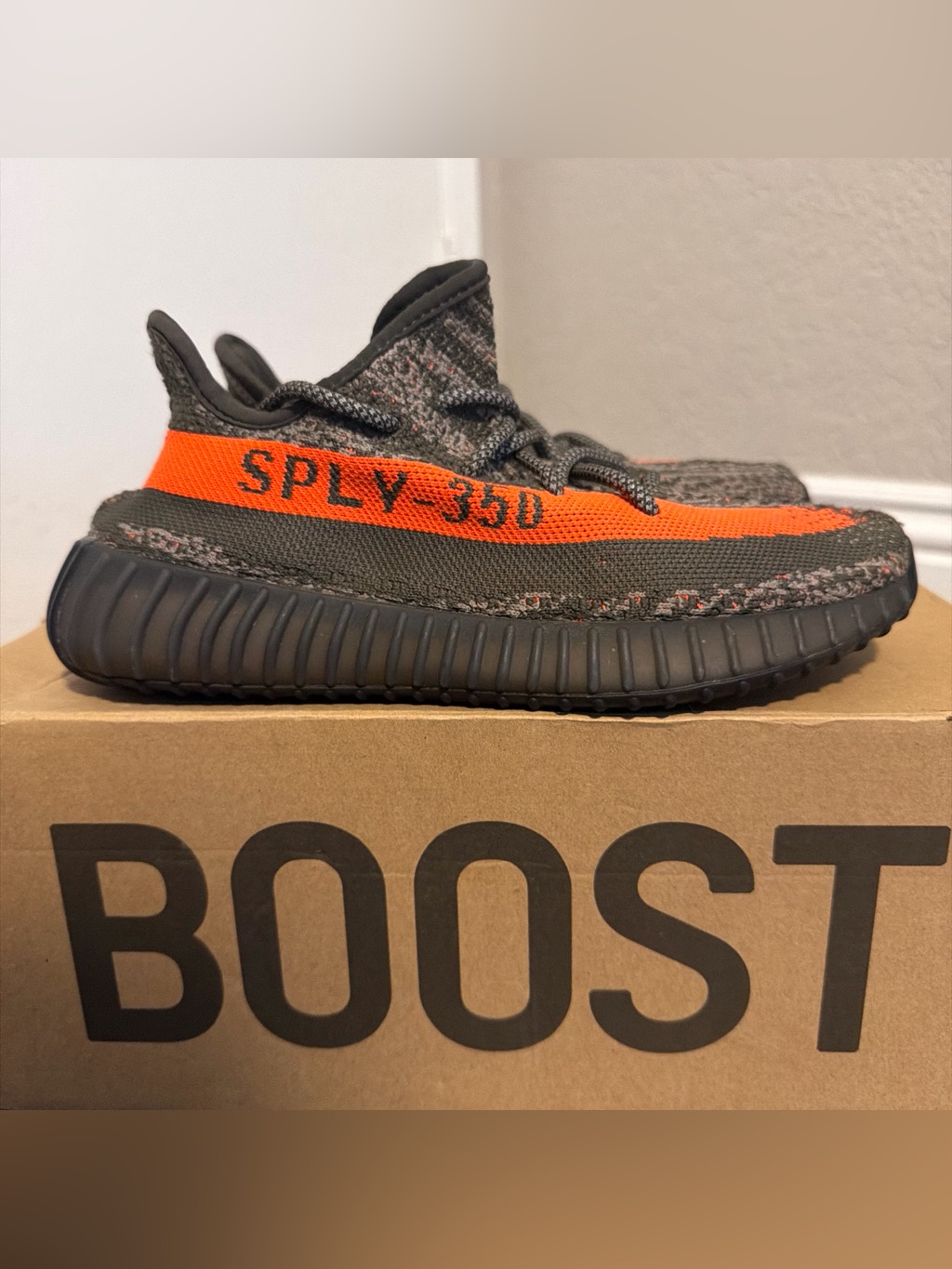 Yeezy Boost 350 V2 Carbon Beluga Hq7045 Mens 6.5 / Women’s 8 Euc